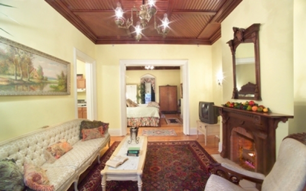 <p>Click To View Our Rooms</p>